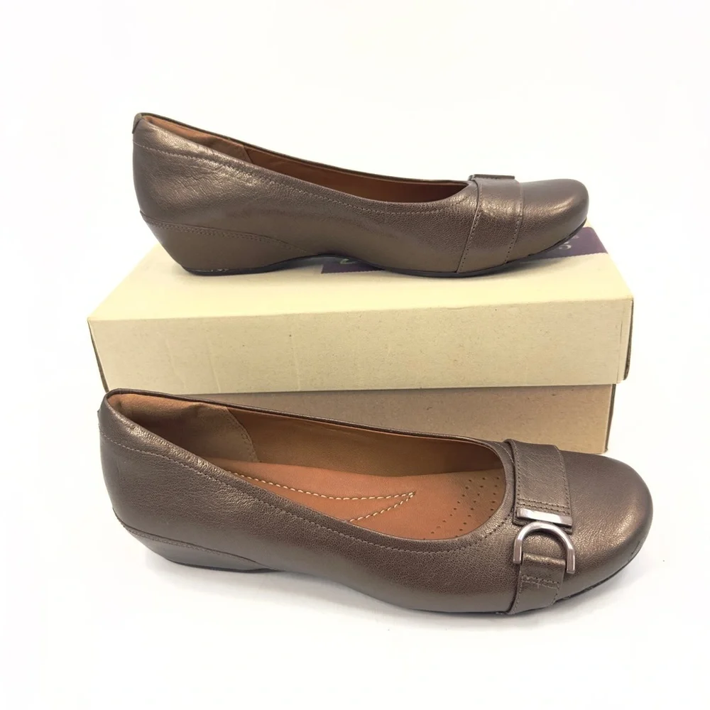Clarks Concert Band Leather Wedge Pumps Brown Metallic Low Heel Shoes Size 7.5